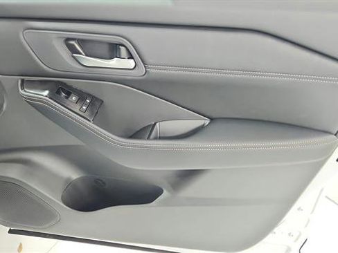 Used 2025 Nissan Rogue SV w/ SV Premium Package FWD image 30