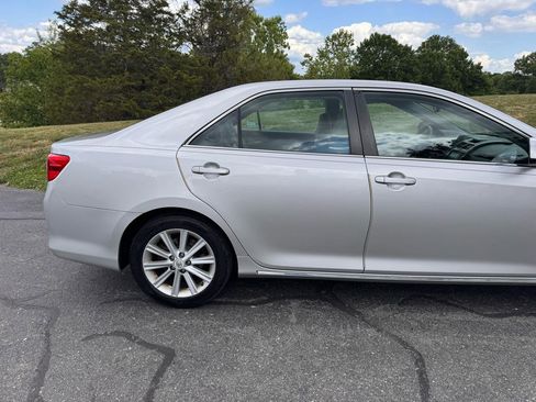 Used 2012 Toyota Camry XLE w/ Leather Pkg FWD image 31
