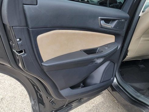 Used 2019 Ford Edge SE FWD image 29
