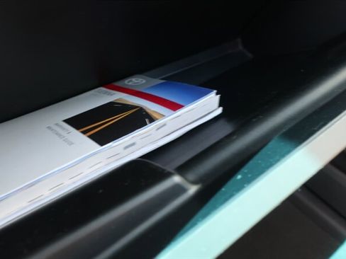 Used 2011 Toyota Sienna XLE w/ Premium Pkg image 32