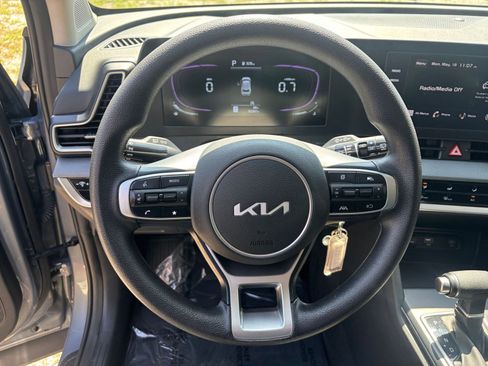 Used 2025 Kia Sportage LX FWD image 28