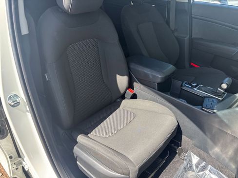 Used 2025 Kia Sportage LX FWD image 36