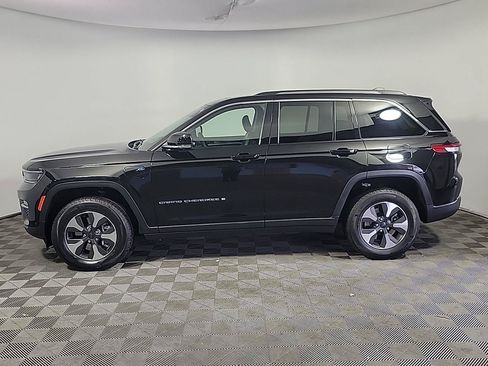 Used 2022 Jeep Grand Cherokee Limited 4xe w/ Luxury Tech Group II AWD/4WD image 12