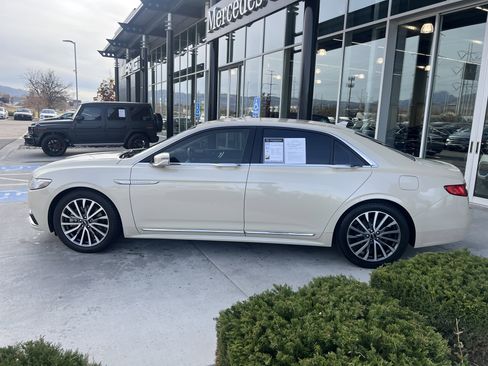 Used 2018 Lincoln Continental Select image 8