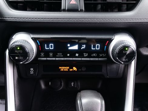 Used 2022 Toyota RAV4 XLE AWD/4WD image 20