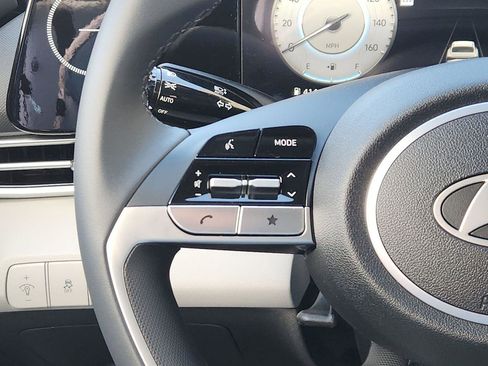 New 2026 Hyundai Elantra Limited image 28