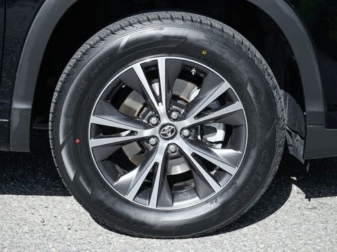 Used 2017 Toyota Highlander LE image 38