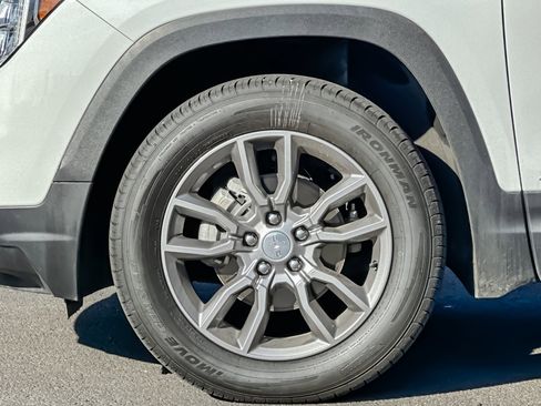 Used 2024 GMC Terrain SLT image 37