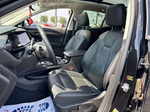 Used 2022 Buick Envision Avenir w/ Technology Package II FWD image 11