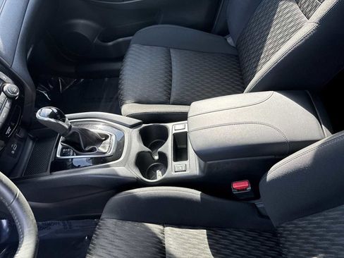 Used 2018 Nissan Rogue SV image 21