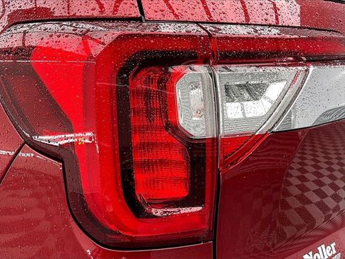 Used 2023 GMC Acadia SLE w/ Driver Convenience Package image 31