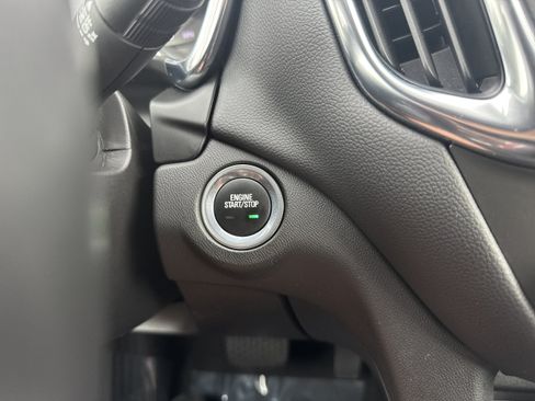 Used 2022 Chevrolet Equinox LT FWD image 19