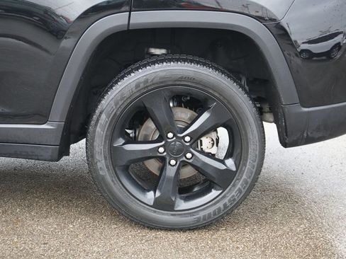 Used 2023 Jeep Grand Cherokee Altitude image 11