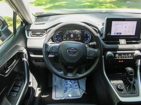 Used 2024 Toyota RAV4 XLE image 20