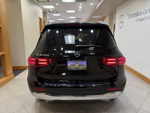 Used 2025 Mercedes-Benz GLB 250 image 4
