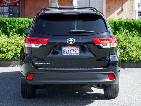 Used 2017 Toyota Highlander LE FWD image 7
