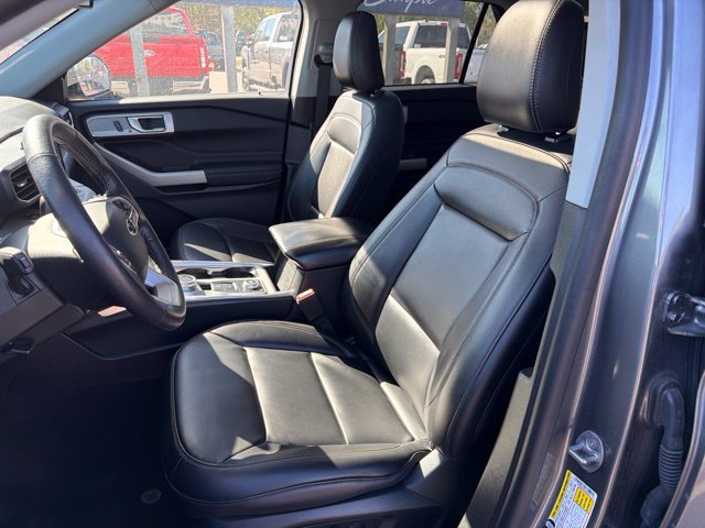 Used 2024 Ford Explorer XLT w/ Equipment Group 202A AWD/4WD image 9