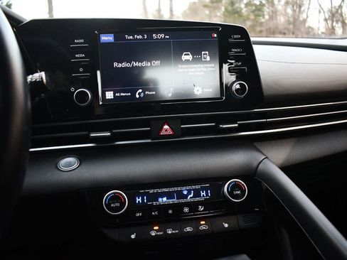 Used 2021 Hyundai Elantra SEL w/ Convenience Package image 25