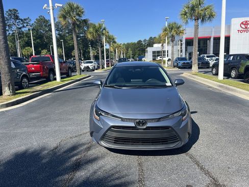 Used 2024 Toyota Corolla LE FWD image 3