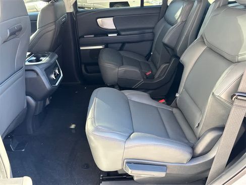 New 2025 Ford Expedition Active image 18