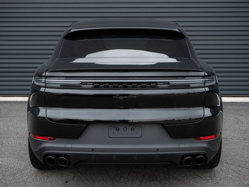Certified 2024 Porsche Cayenne Coupe AWD/4WD image 30