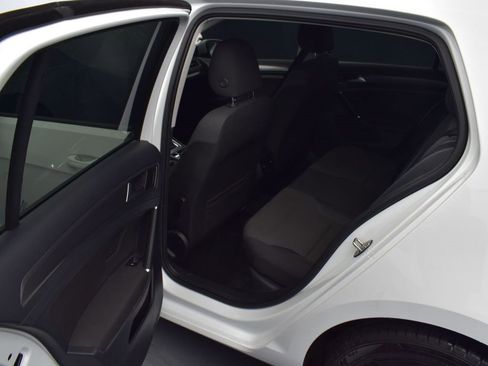 Used 2017 Volkswagen e-Golf SE w/ DC Fast Charging Package image 10