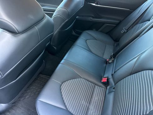 Used 2022 Toyota Camry SE FWD image 4