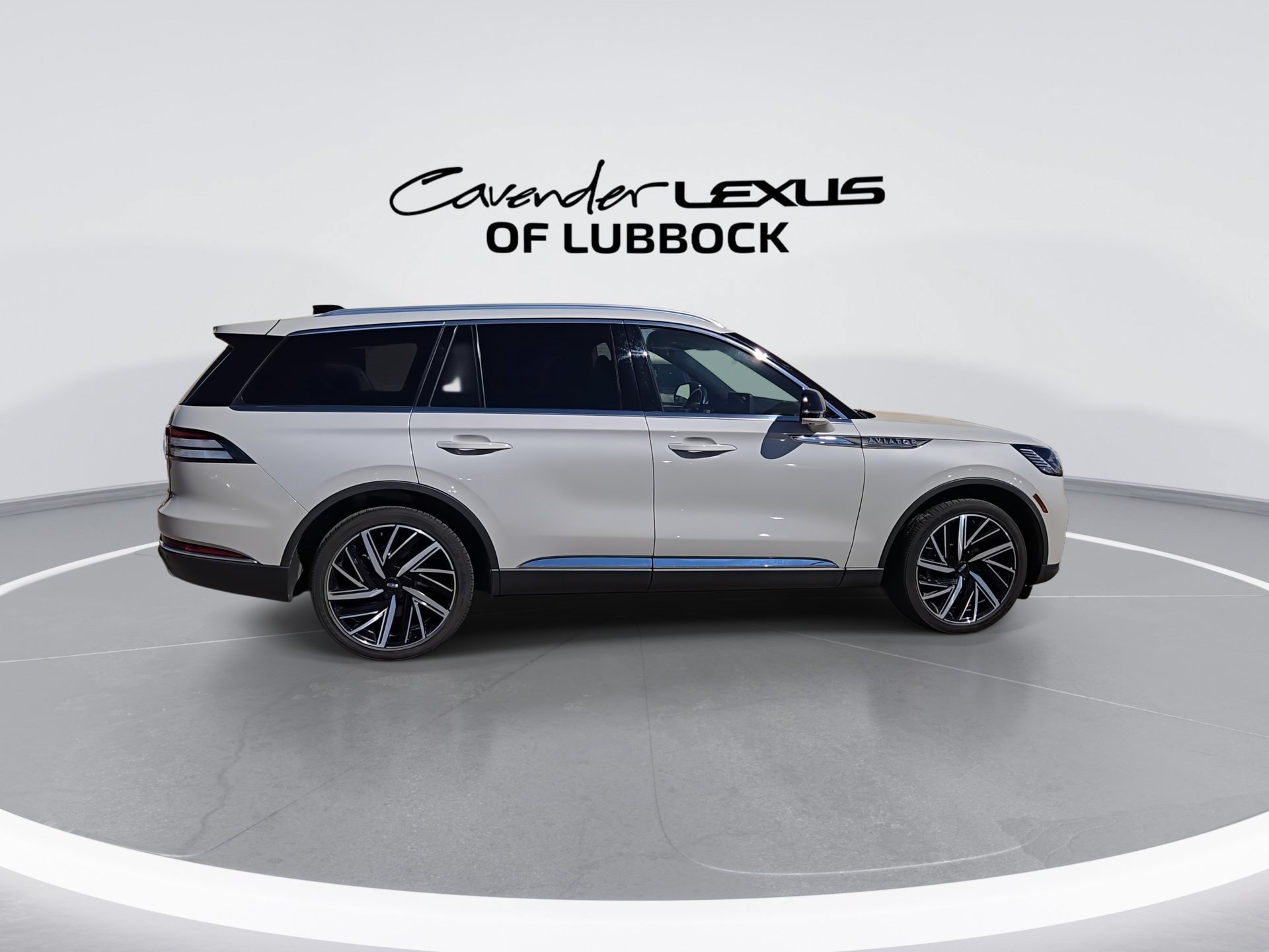 Used 2025 Lincoln Aviator Reserve w/ Equipment Group 201A AWD/4WD image 9