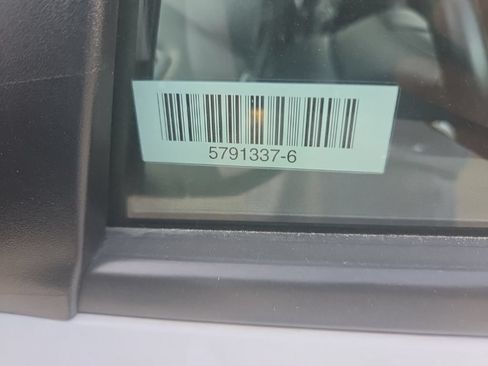 Used 2025 Hyundai Venue SEL FWD image 9