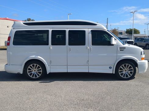 Used 2021 GMC Savana 2500 w/ Enhanced Convenience Package image 12