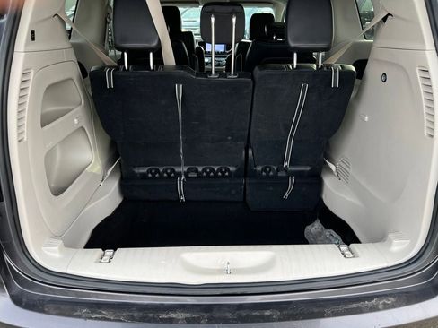 Used 2023 Chrysler Pacifica Touring-L image 13