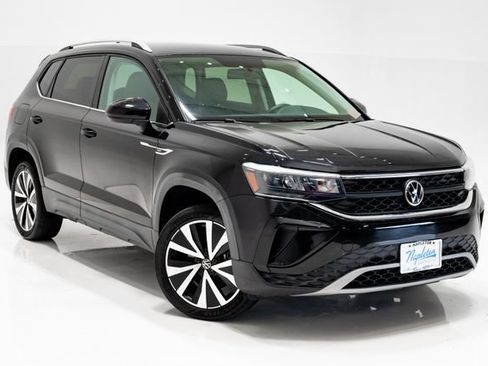 Used 2022 Volkswagen Taos SE FWD image 6