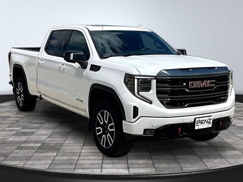 Used 2023 GMC Sierra 1500 AT4 w/ Technology Package AWD/4WD image 3