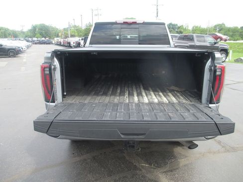 Used 2025 GMC Sierra 2500 AT4 w/ AT4 Premium Plus Package AWD/4WD image 9