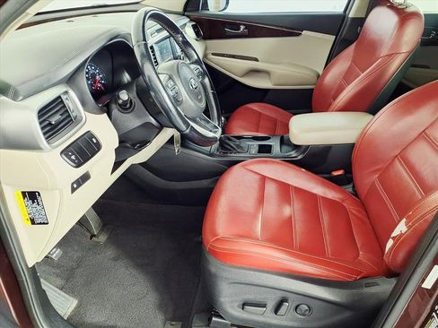 Used 2017 Kia Sorento LX w/ LX Convenience Package image 11