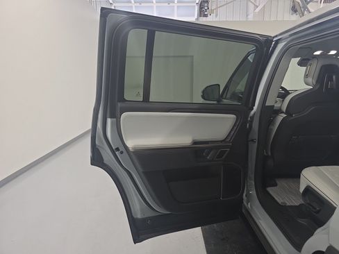 Used 2023 Rivian R1S Adventure AWD/4WD image 17