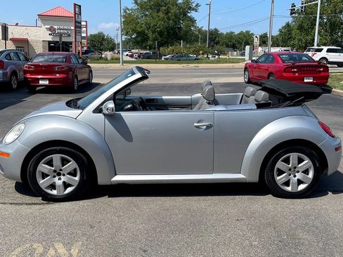 Used 2007 Volkswagen Beetle Convertible w/ Package 1 FWD image 5