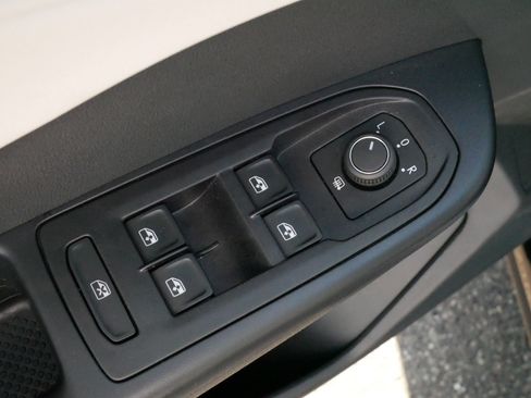 Certified 2025 Volkswagen Taos SE AWD/4WD image 19