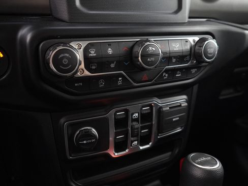 Used 2021 Jeep Gladiator Sport image 20