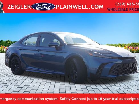 Used 2025 Toyota Camry SE image 7