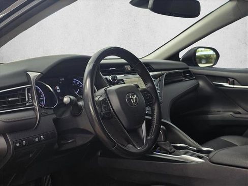 Used 2020 Toyota Camry XLE image 12