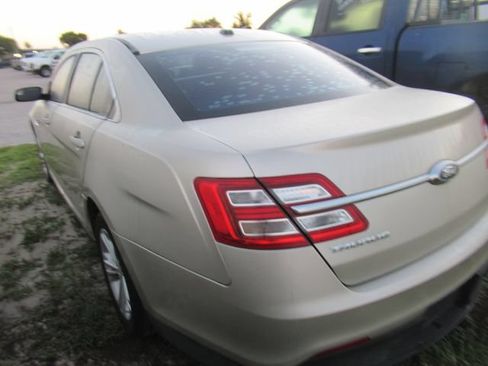 Used 2018 Ford Taurus SE FWD image 4