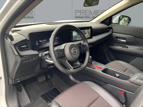 Certified 2025 Nissan Kicks SR FWD image 19