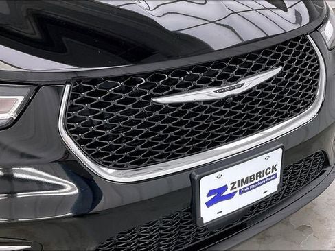 Used 2026 Chrysler Pacifica Limited FWD image 31