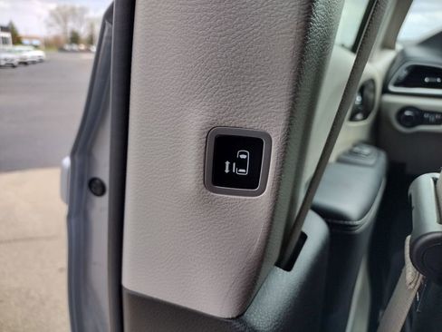 Used 2023 Chrysler Voyager LX FWD image 21