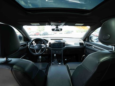 Used 2021 Volkswagen Atlas Cross Sport SE w/ Panoramic Sunroof Package FWD image 19