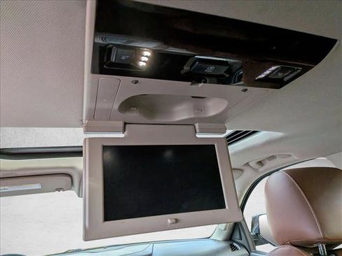 Used 2017 Cadillac Escalade ESV Luxury image 21