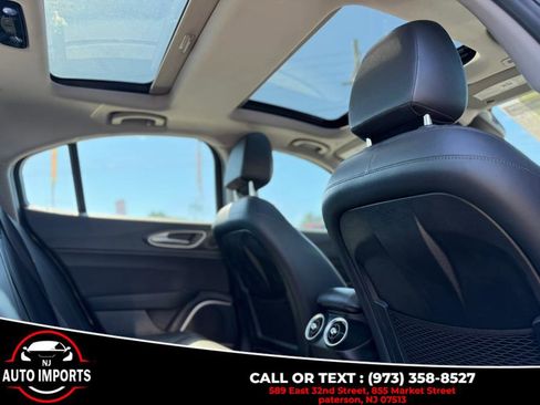 Used 2019 Alfa Romeo Giulia AWD image 21