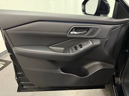 Used 2026 Nissan Rogue Platinum w/ Platinum Premium Package AWD/4WD image 9