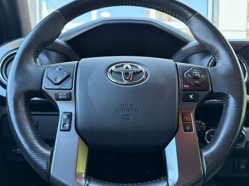 Used 2020 Toyota Tacoma TRD Off-Road AWD/4WD image 24